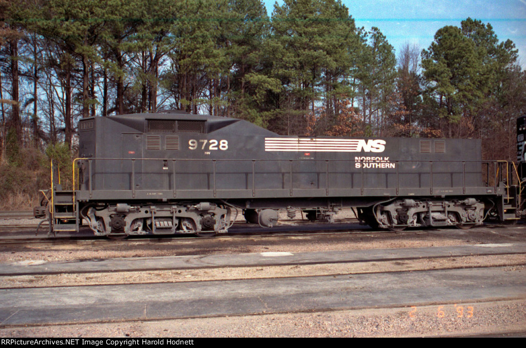 NS 9728 sits in Glenwood Yard